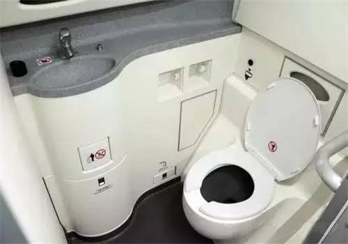 飞机废水排放