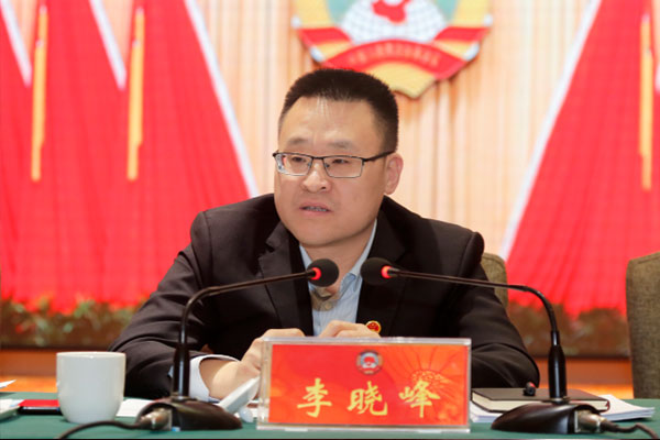 区长李晓峰
